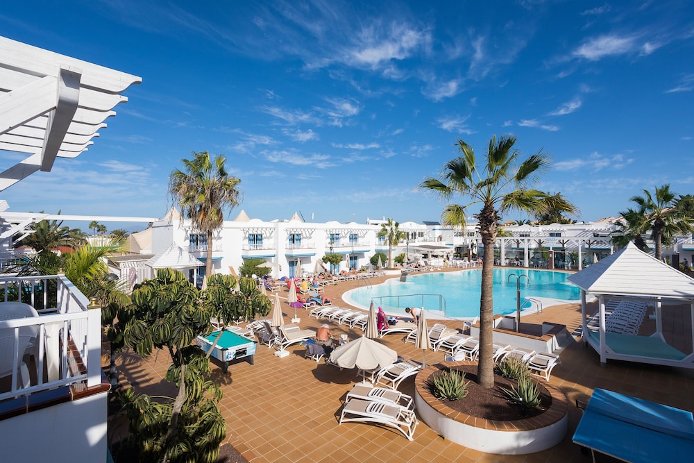 ARENA BEACH HOTEL 5/65