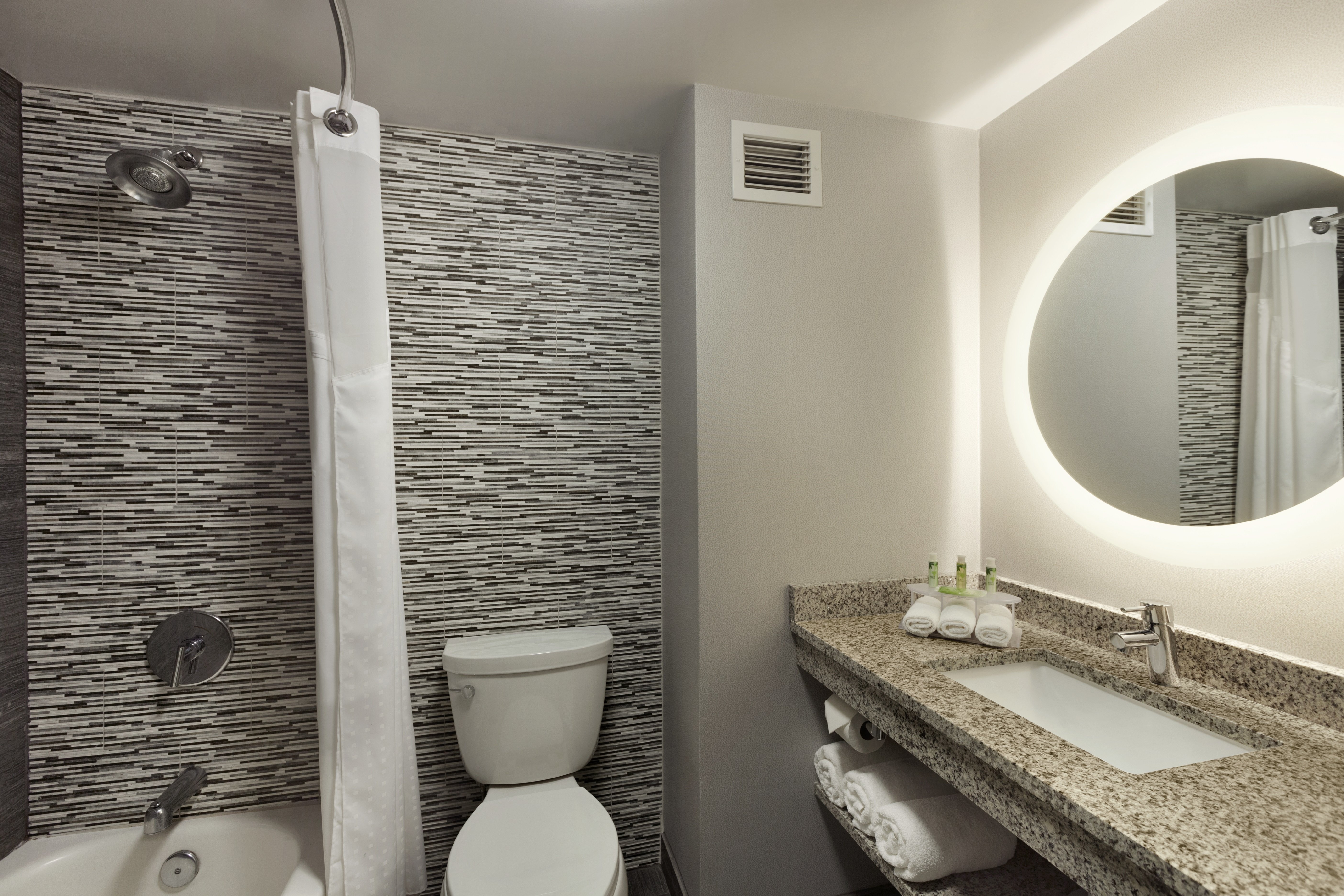 Holiday Inn Express Williamsburg North 69/71