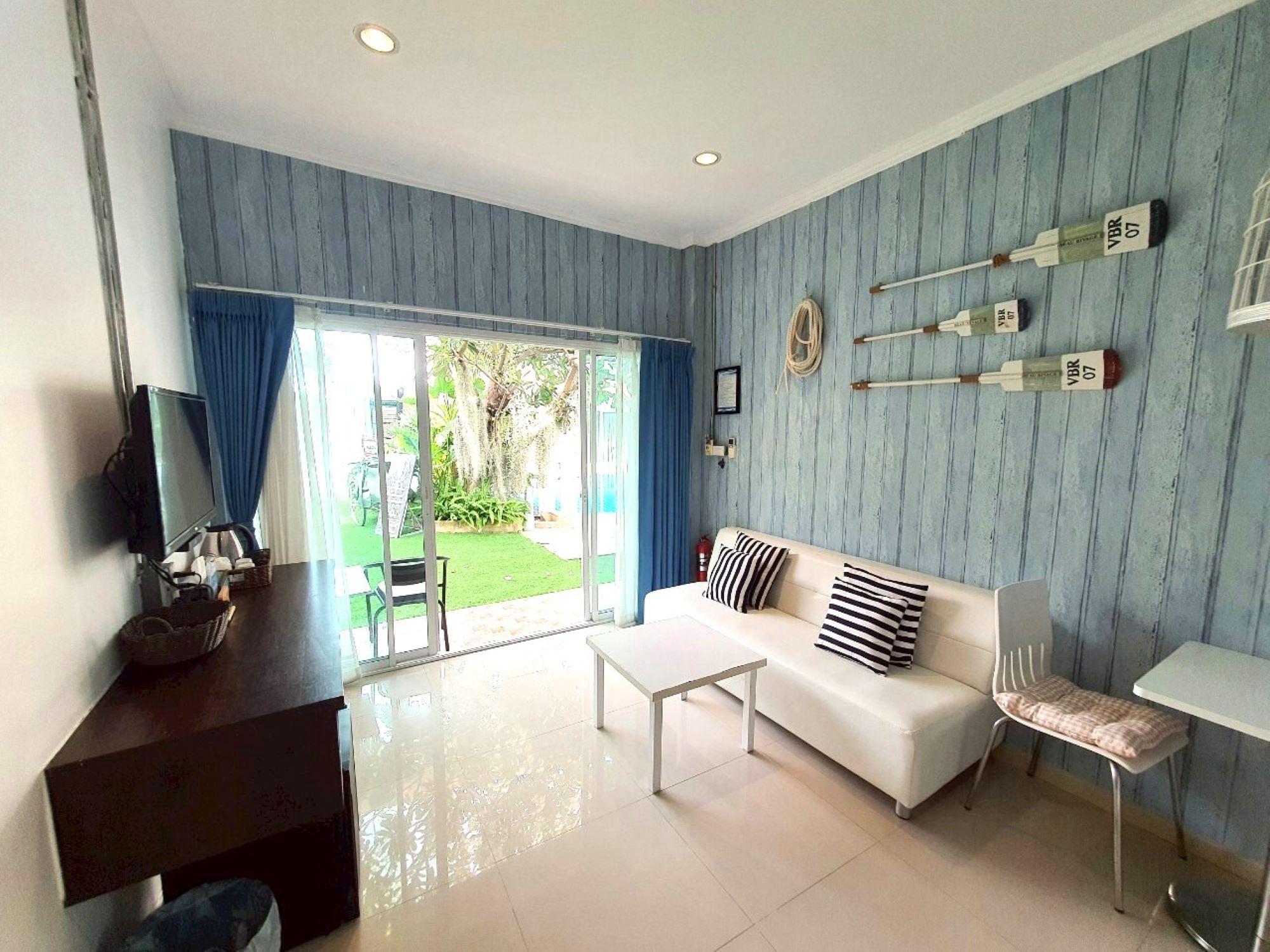 2 Bedrooms, Suite, 2 Double Beds, Pool Side