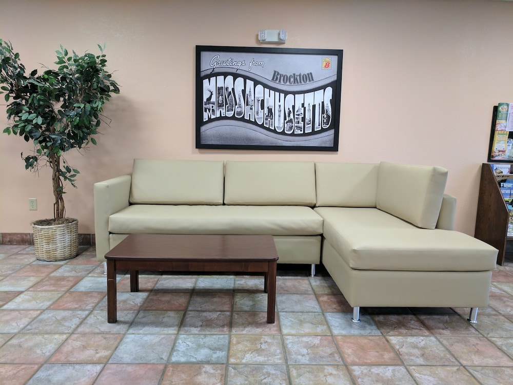 Super 8 By Wyndham Brockton 22/26