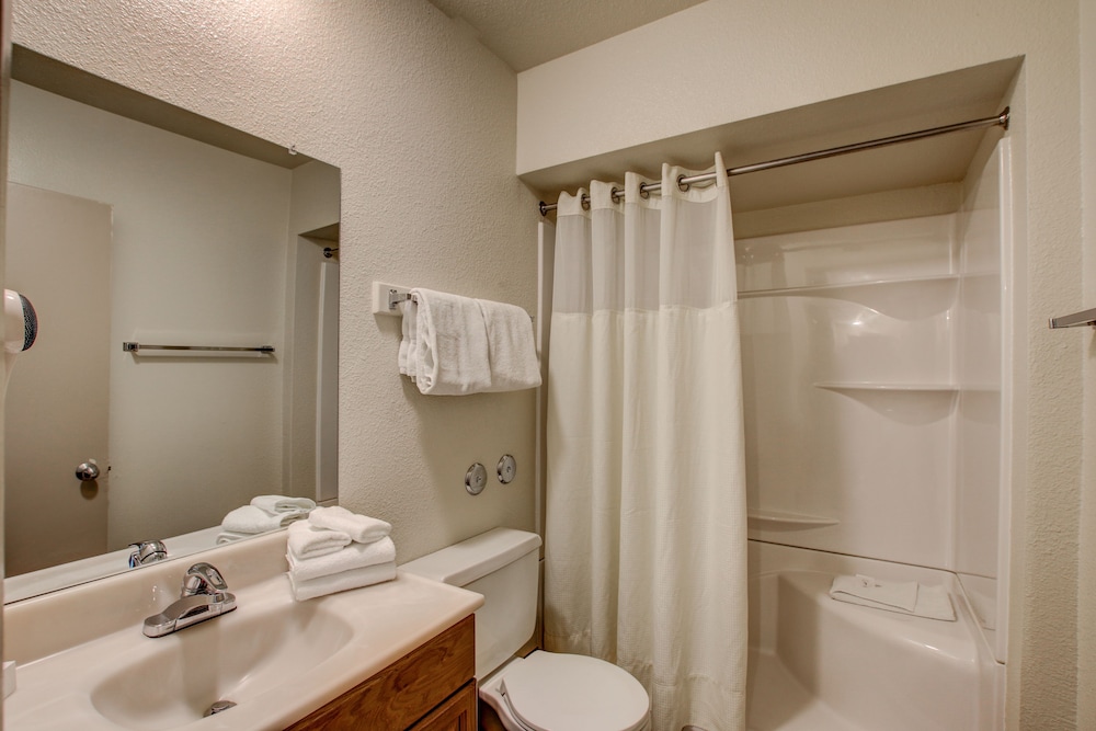 Bay, 2 Double Beds, Beach Floor، The Nautical Beachfront Resort 4/4