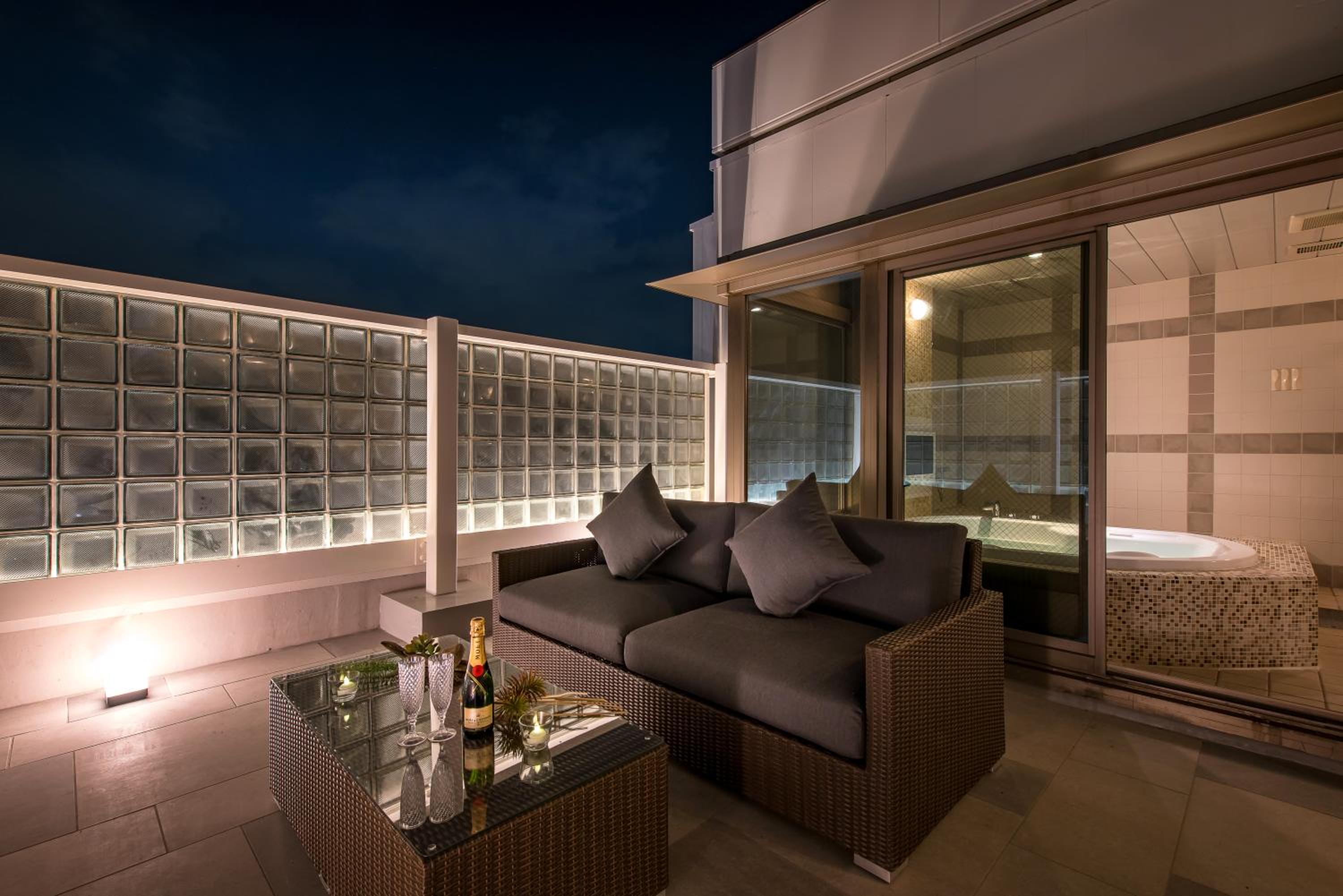 Hotel C. Chiba Shiroi 55/58