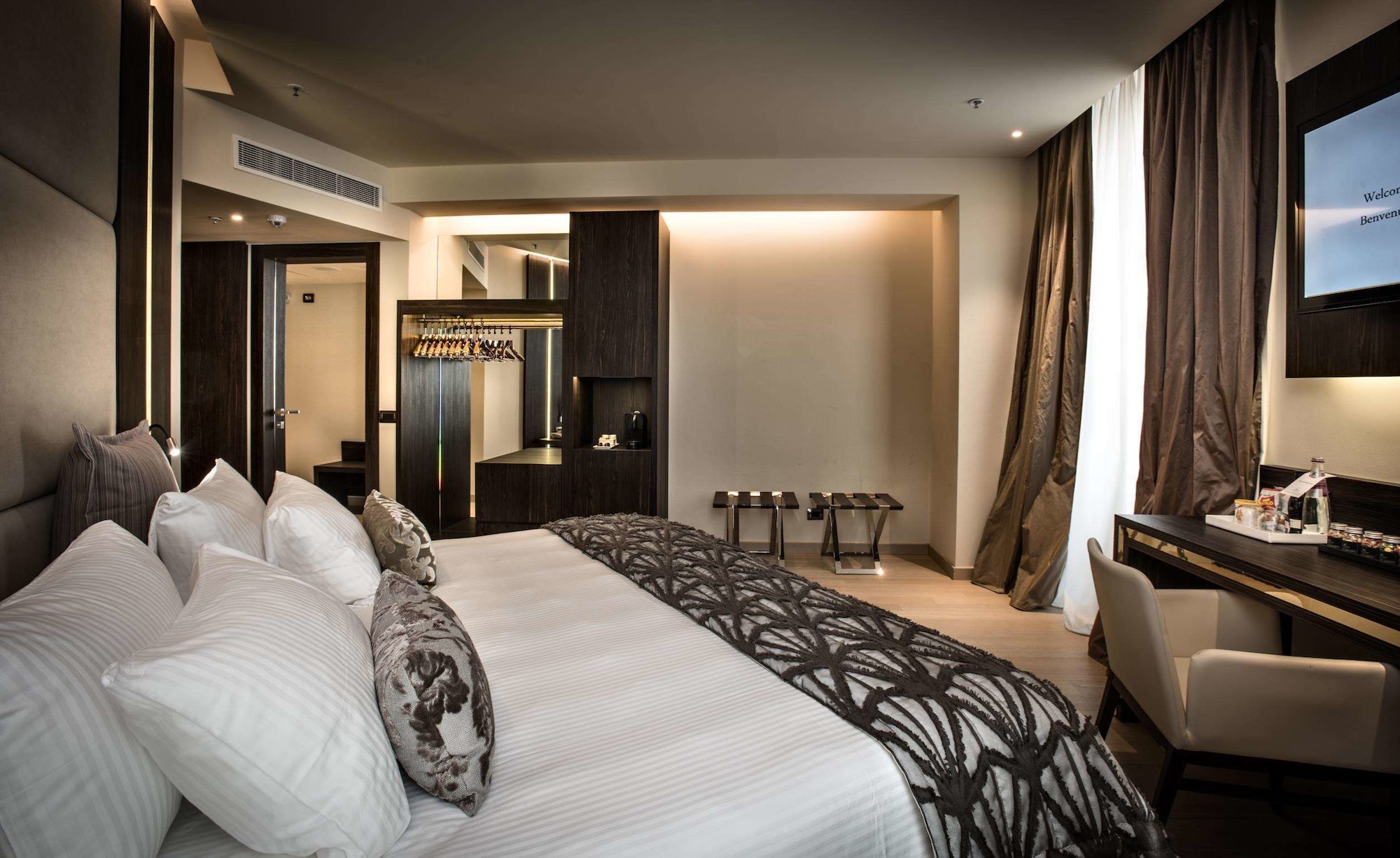 EXCLUSIVE, DOUBLE BED