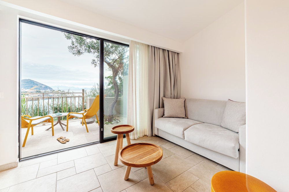 Punta Chiarito Resort 43/67
