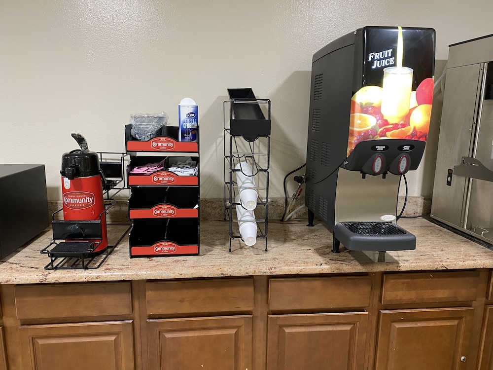 Regency Inn & Suites DFW 26/36