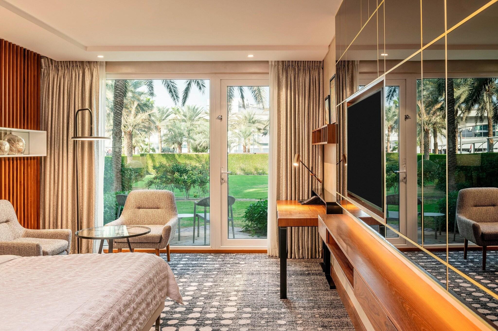 غرفة ديلوكس بسرير مزدوج بإطلالة على الحديقة، Le Meridien Dubai Hotel and Conference Centre 6/8
