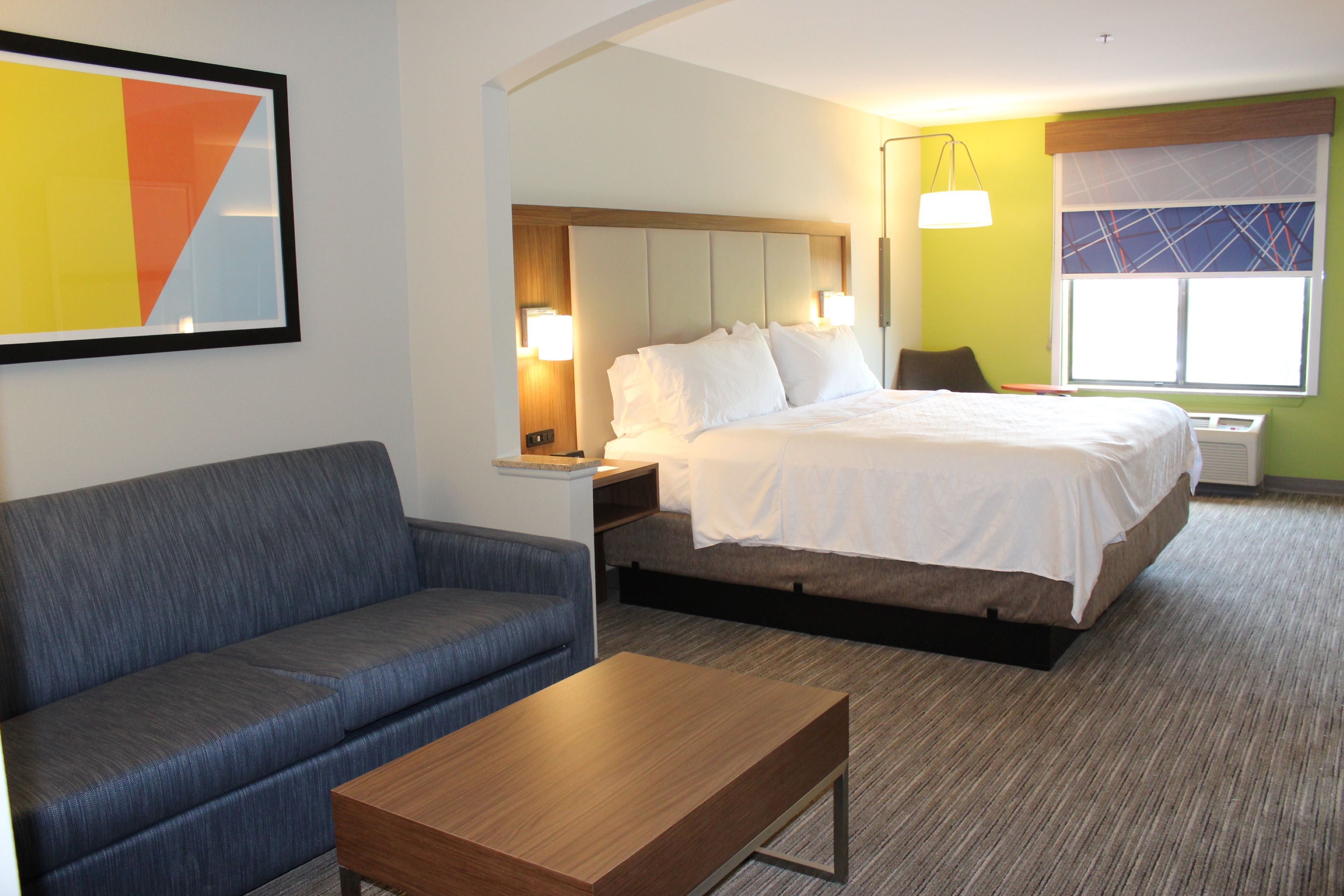 جناح بسرير كينج، Holiday Inn Express Forest City 2/3