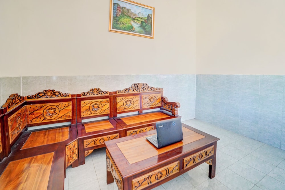 Hotel O Surabaya near Universitas Airlangga formerly Kertajaya Residence Surabaya 20/27