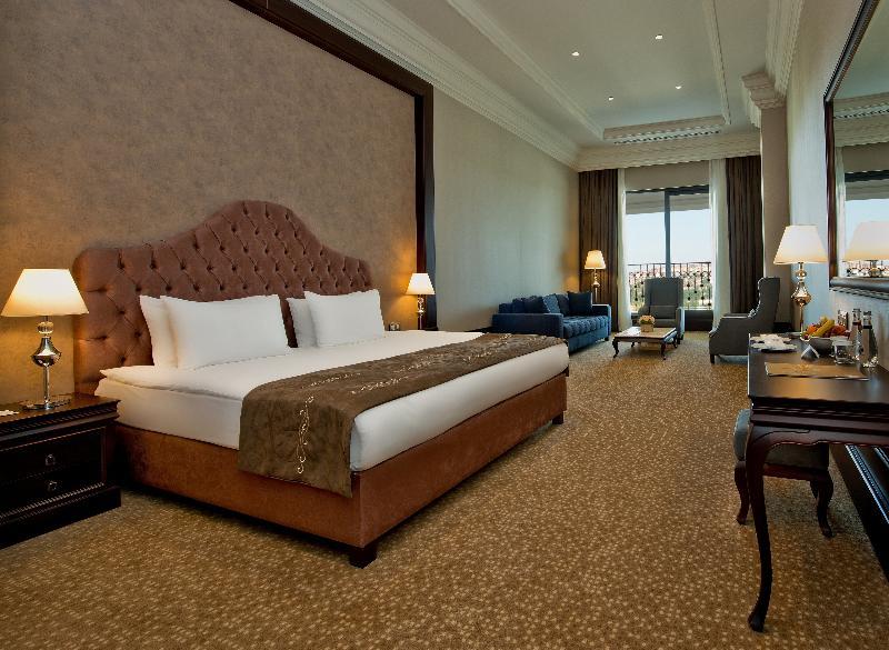 French, 2 Double Beds