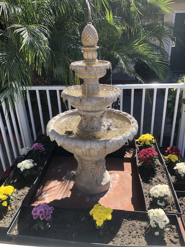 Anaheim National Inn 70/72