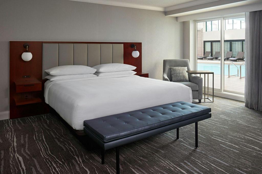 Specialty, Suite, King Bed