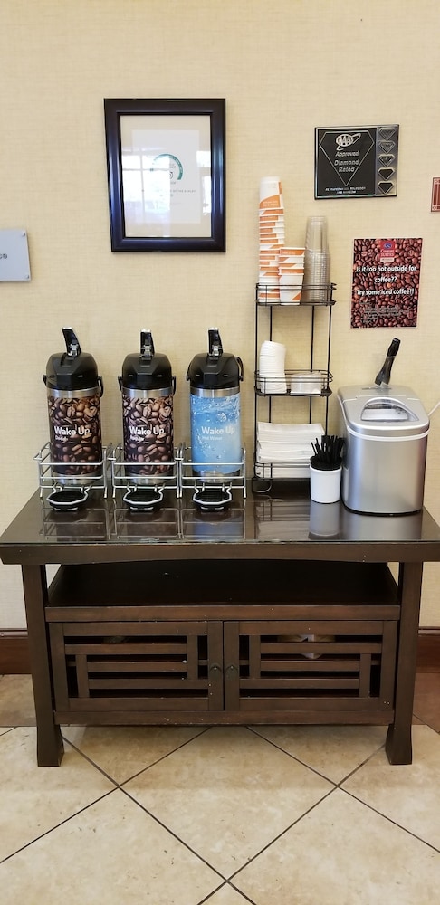 Comfort Suites West of The Ashley 38/46