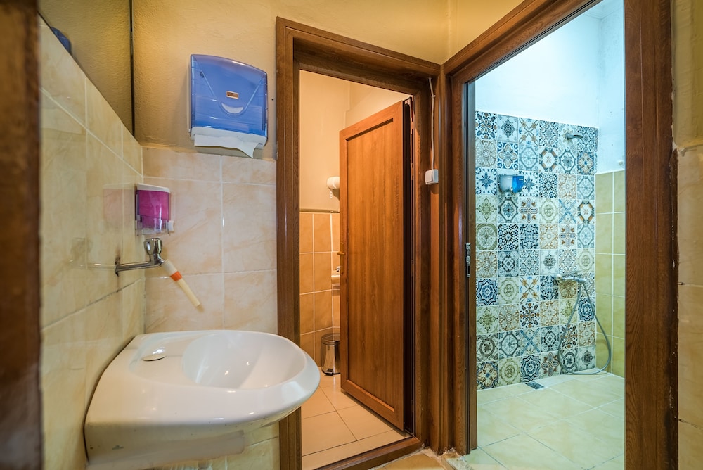 Yeni Hotel 34/36
