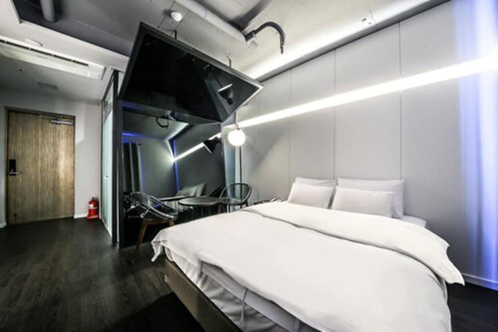 BLVD Hotel 25/29