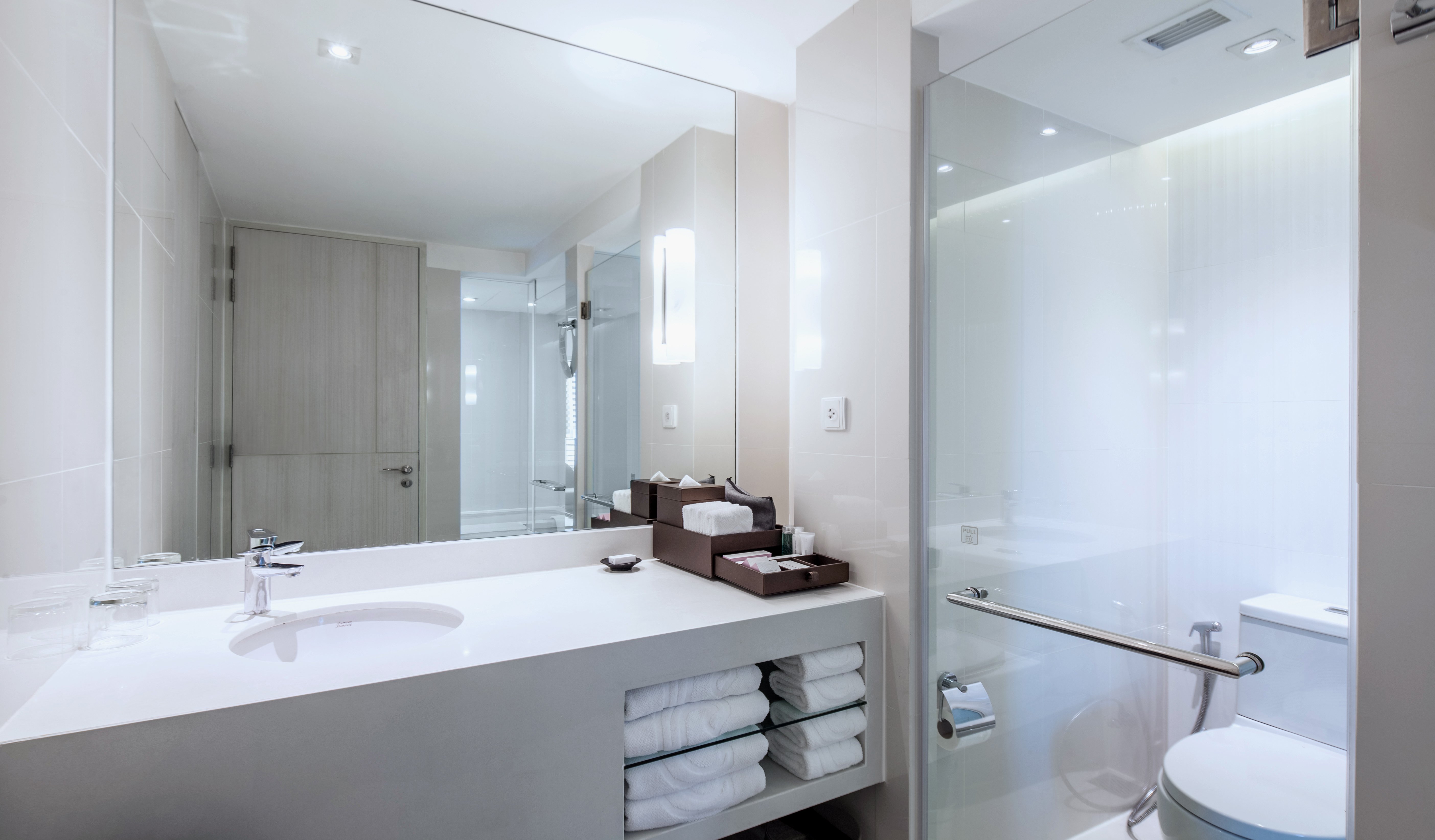 Centara Watergate Pavilion Hotel Bangkok 85/87