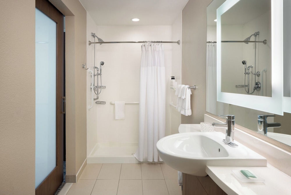 Springhill Suites Wichita Airport 66/69