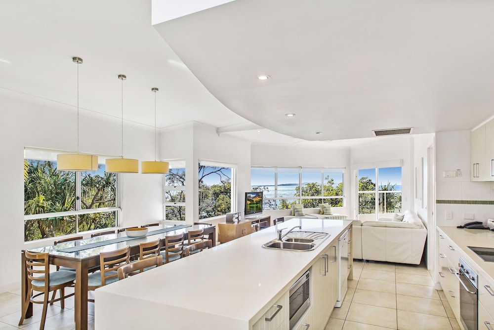 THE LOOKOUT RESORT 64/74