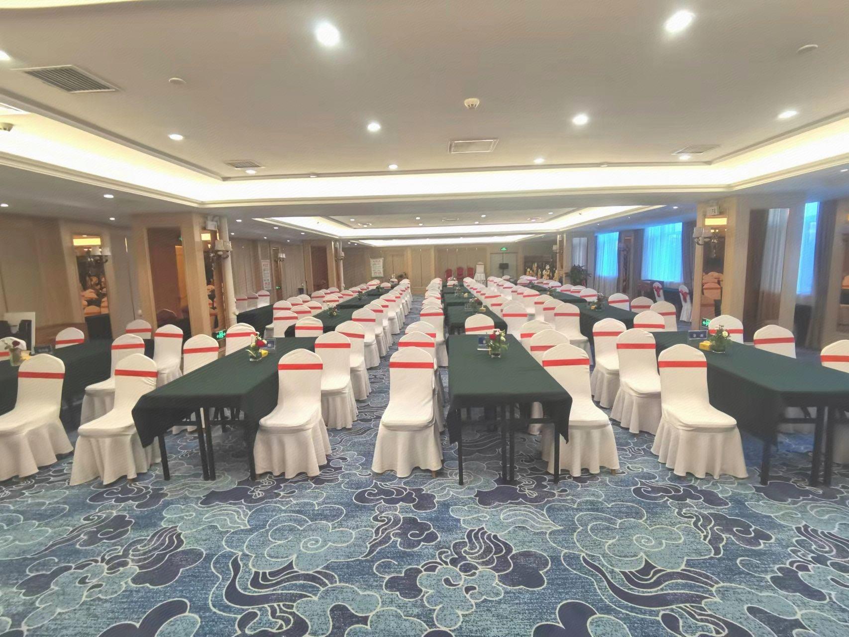 Vienna International Hotel (Urumqi International Airport) 23/27