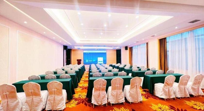 Vienna Hotel (Guangzhou Panyu Plaza) 49/58