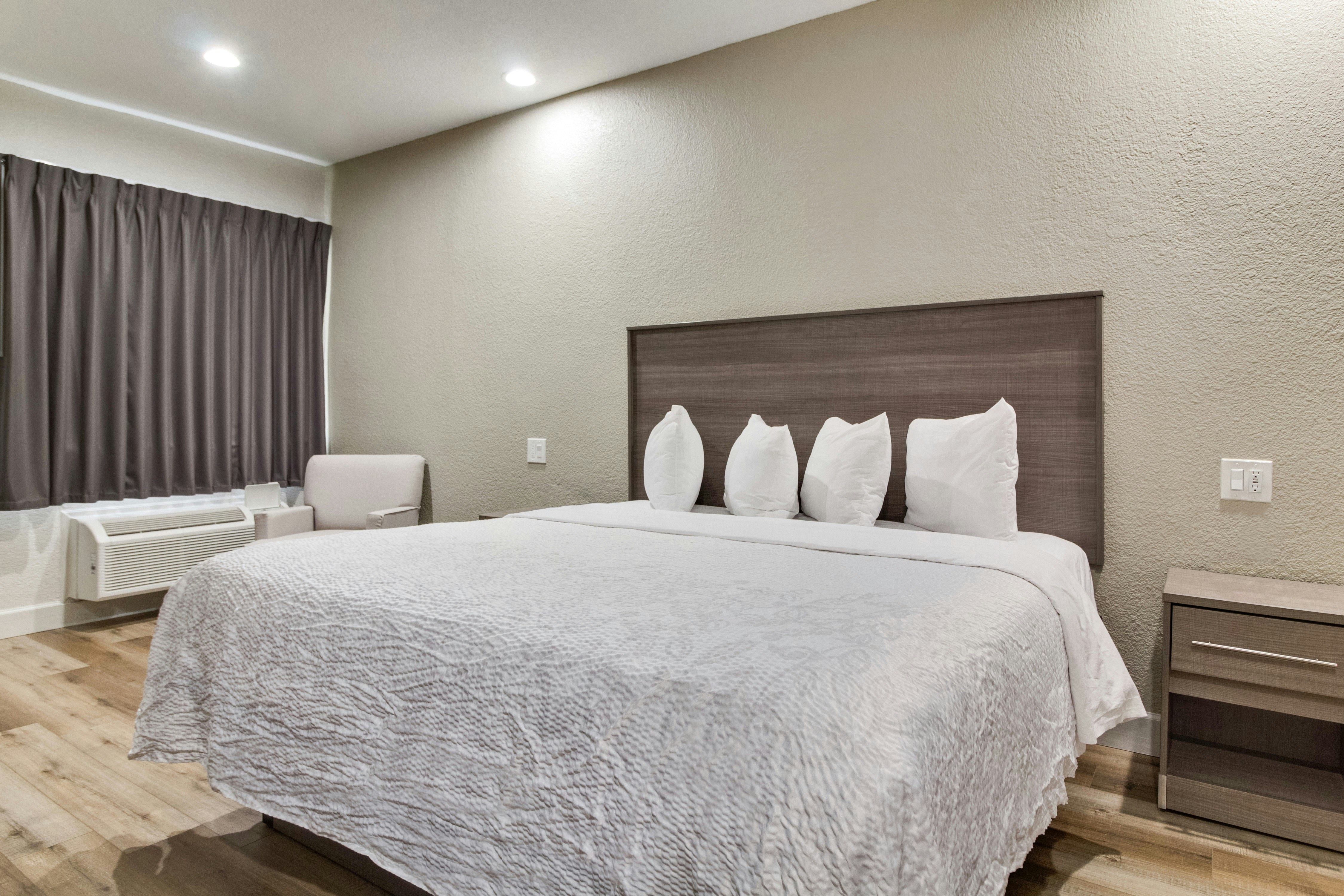 Superior, King Bed, Accessible