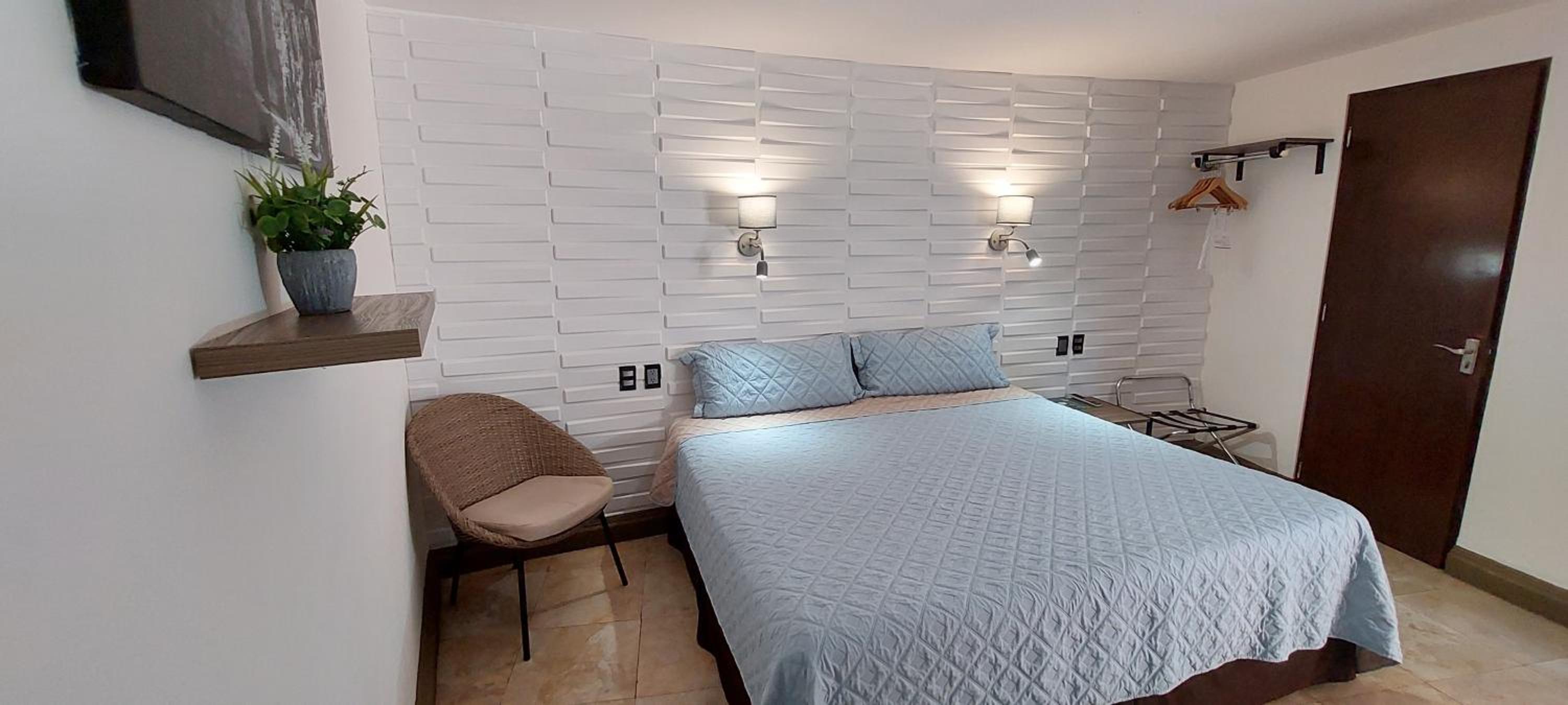 Room, King Bed 4/9