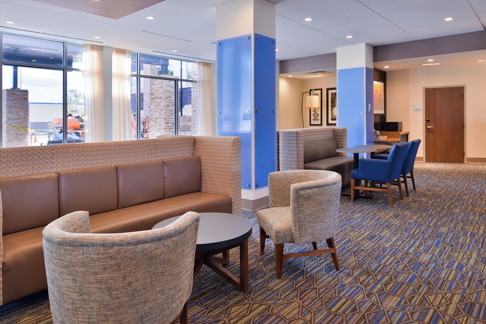 Holiday Inn Express and Suites - Mall of America - MSP Airport 43/68