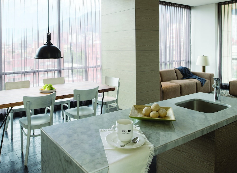 8010 Urban Living 34/46