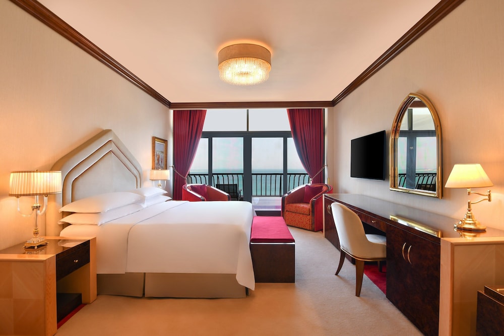 Sheraton Grand Doha Resort & Convention Hotel 11/80