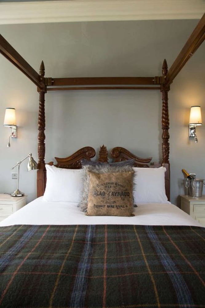 Worplesdon Place Hotel 22/70