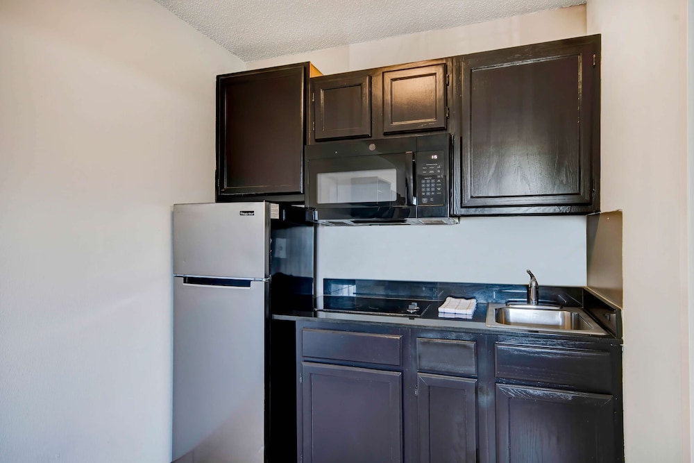 Studio 6 Extended Stay - Ocean Springs, MS 39/53