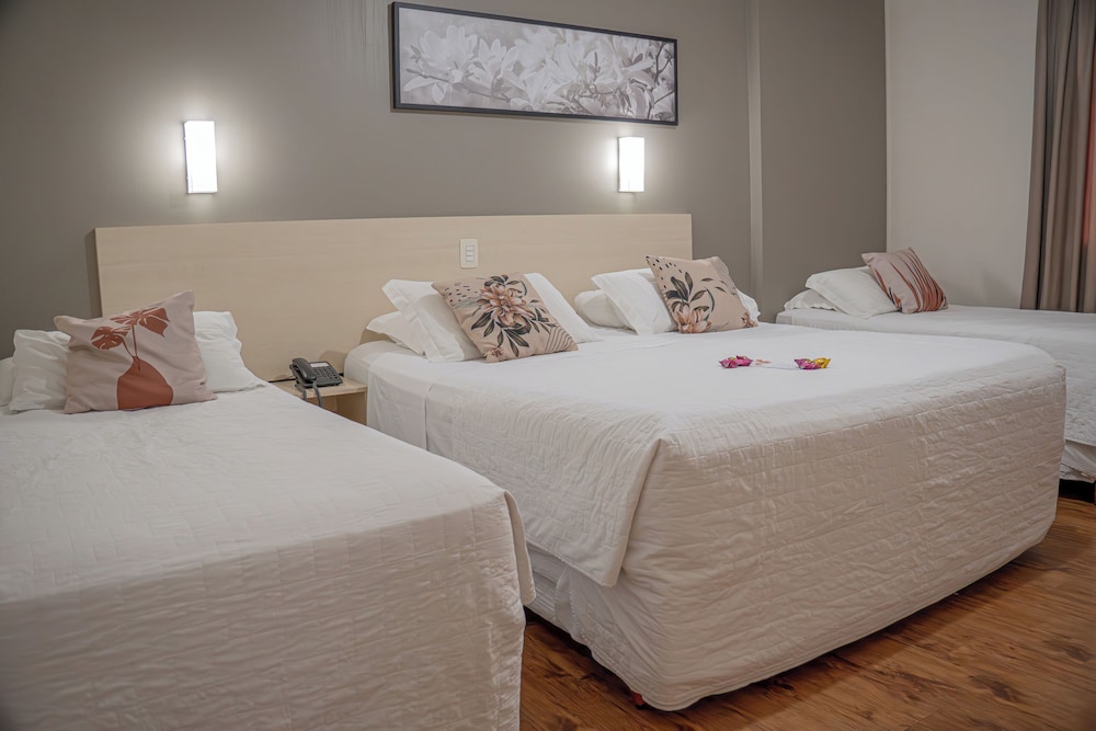 Room, Quadruple