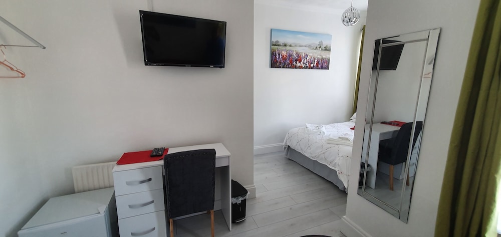Holly Lodge Guest House 36/69