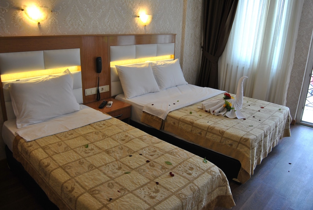 ROOM, DOUBLE OR TWIN BED