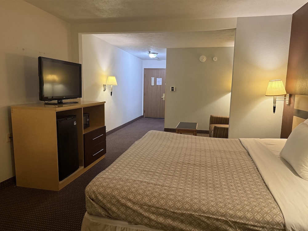 SureStay by Best Western Obetz Rickenbacker Airport 19/45
