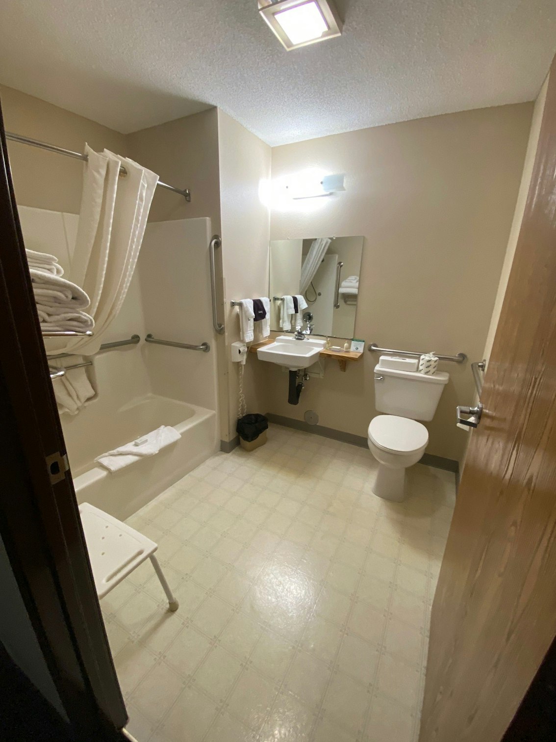 Boarders Inn and Suites Broken Bow 43/43