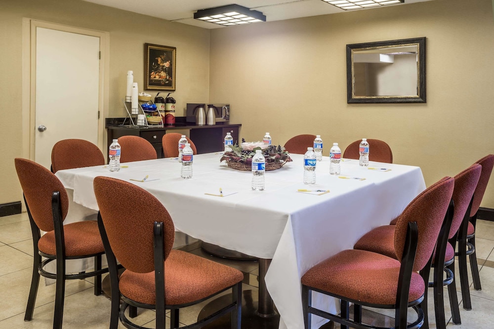 Days Inn by Wyndham Westminster, MD 35/42