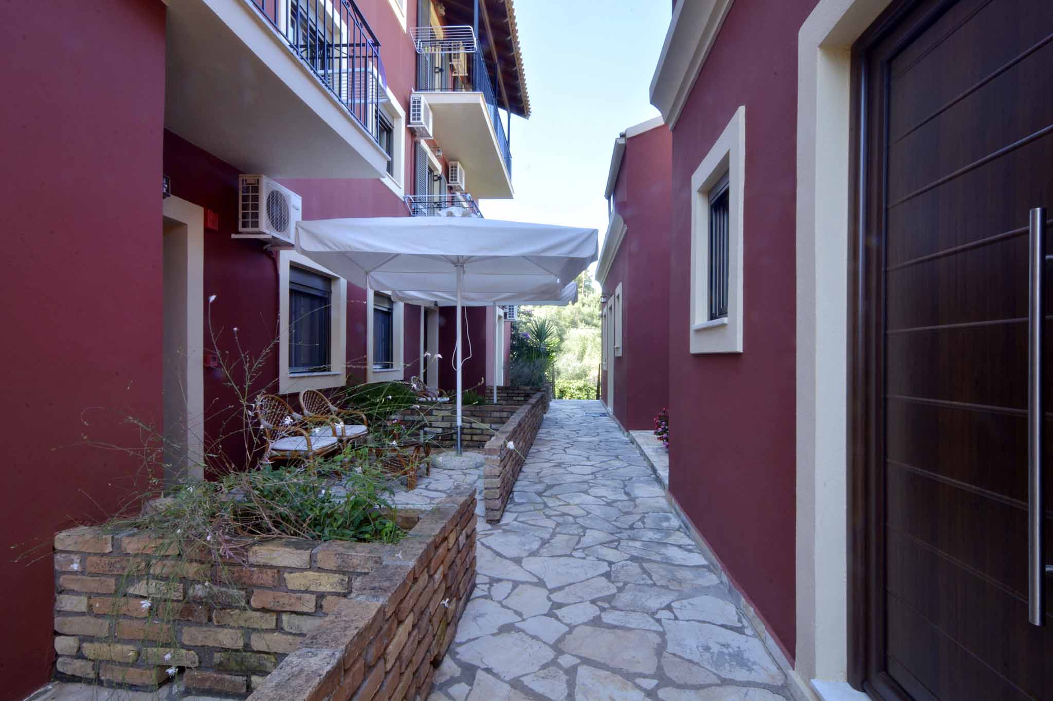 Chrismos Luxury Suites and Studios 35/39