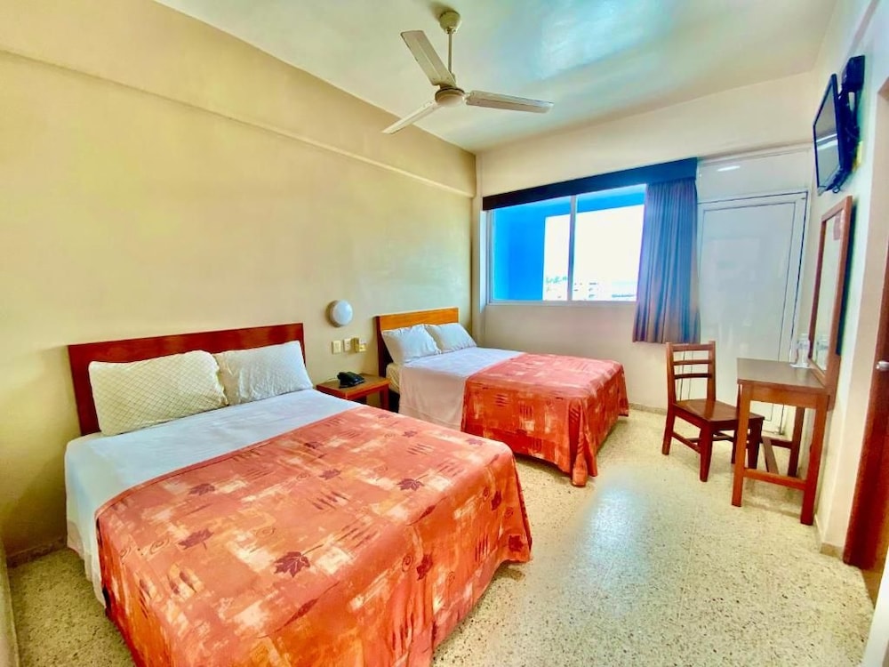 Hotel Delfines 25/65