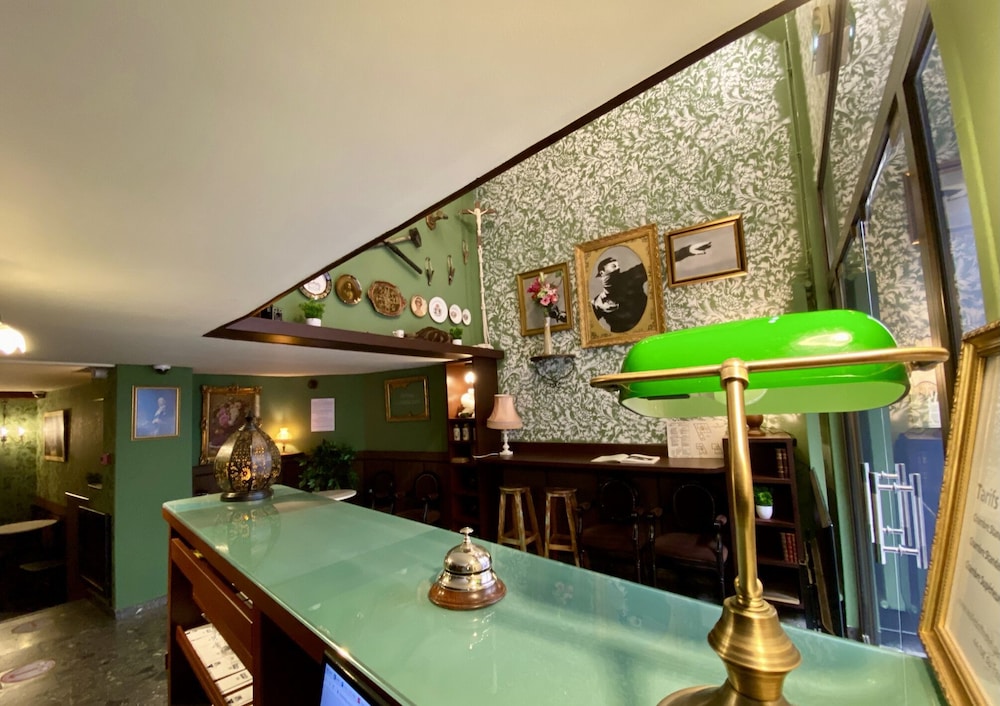 The Walled off Hotel Paris 45/50