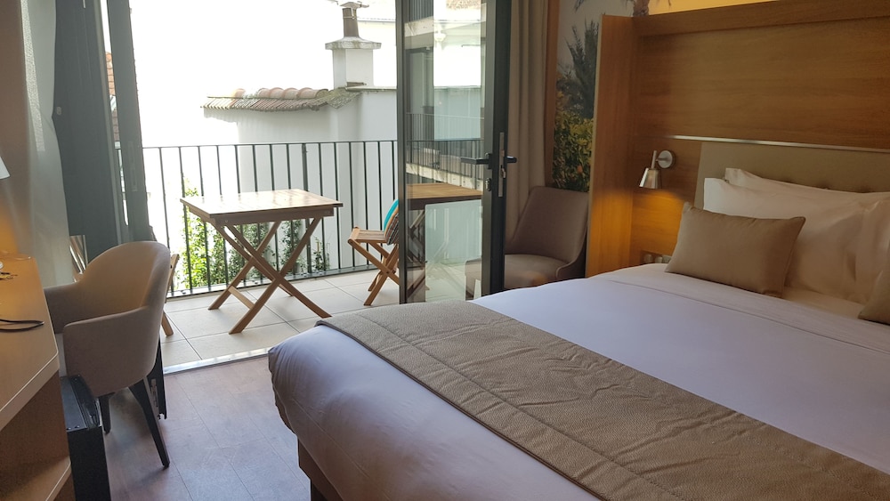 Les Jardins de Mademoiselle & SPA 17/69