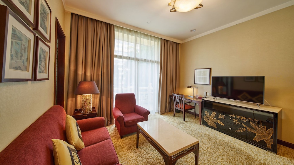 Dong Fang Hotel 47/74