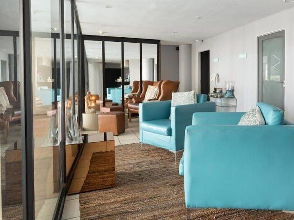 Century City Boutique Apartments 16/50