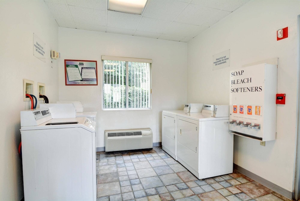 Motel6 Warwick, RI - Providence Airport - I-95 9/38