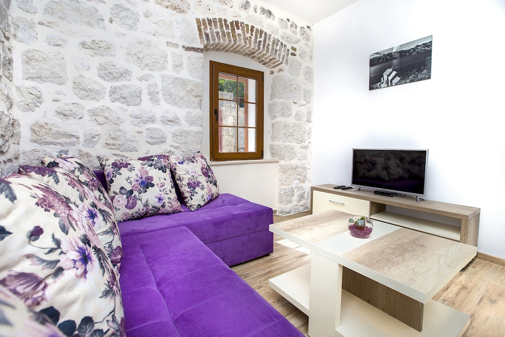 Apartments Mezini 11 23/50