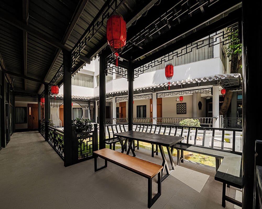 James Joyce Coffetel (Guangzhou Railway Station Sanyuanli Metro Station) 32/49