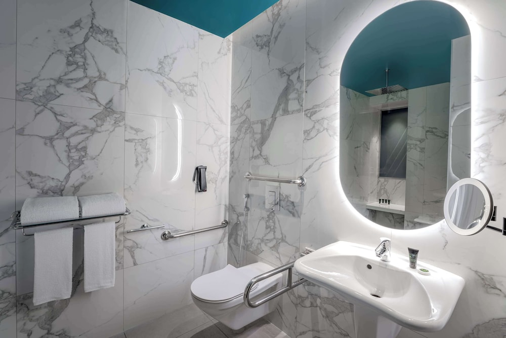 Hyatt Centric Jumeirah Dubai 49/50