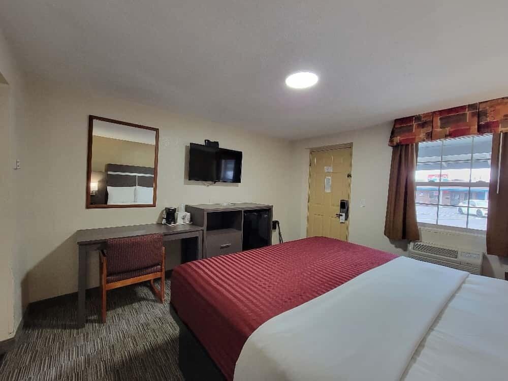 ROOM, KING BED