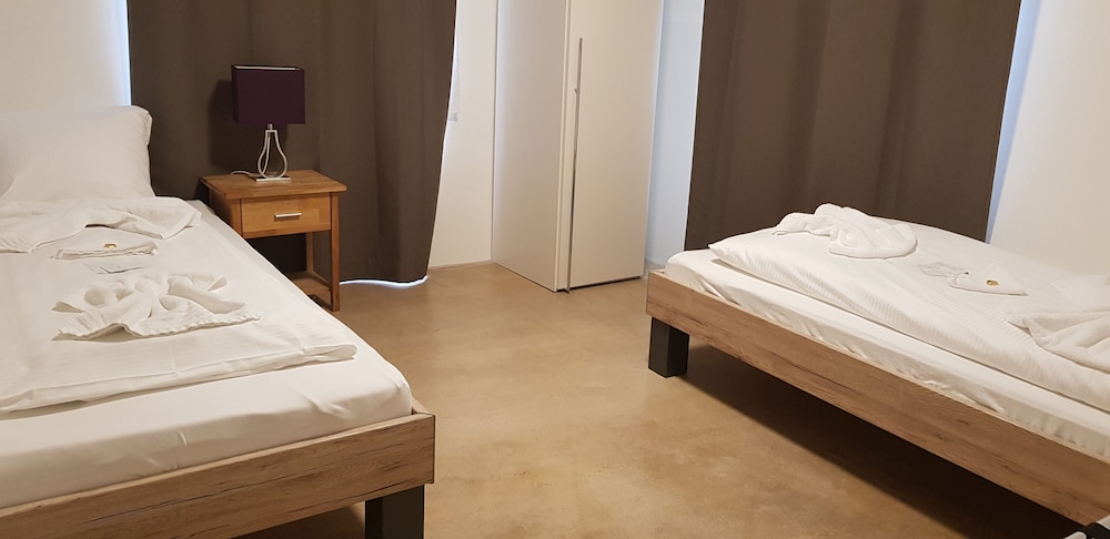 Easy Living Business Apartments 12/27
