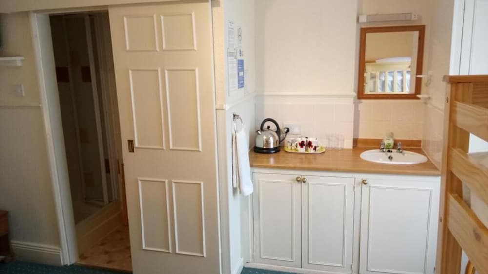 Brampton Guest House 48/50