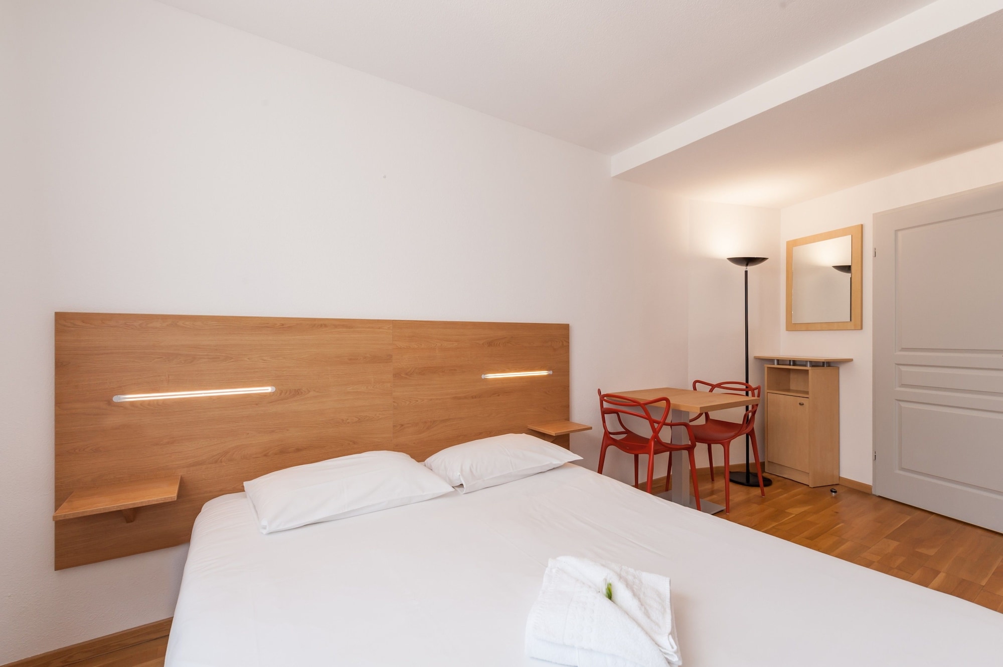 STUDIO, DOUBLE BED
